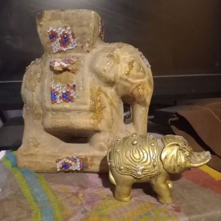 Elefantes de piedra uno es también hornito para aromatizar