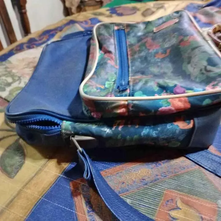 Mochila azul con doble cierre muy practica