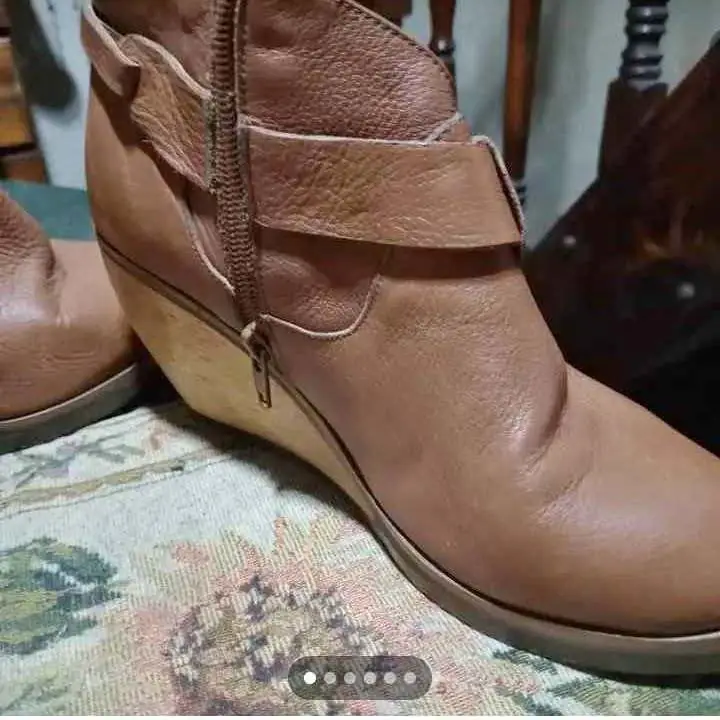 Botas con cierre número 37 y chinelas cómodas número 36