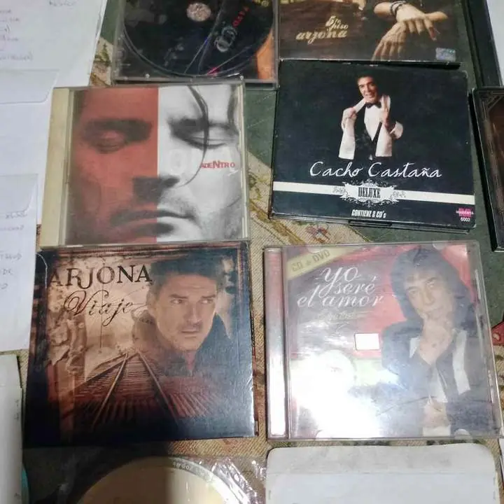 19 CD Musicales + 9 CD de música ambiental + 1 porta CD de regalo