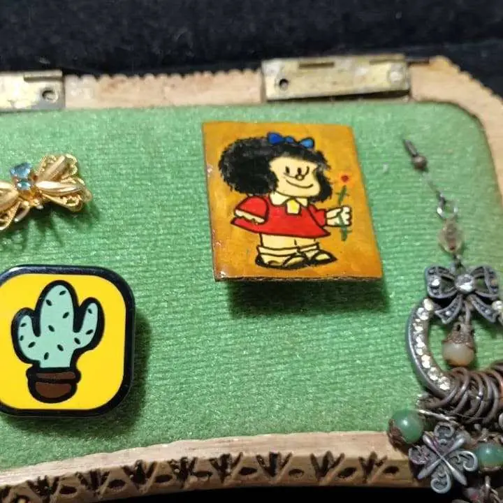 Bijouterie fantasías aros anillos colgantes prendedores 45 piezas con muestrarios