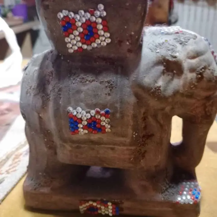 Elefantes tortuga y cerdito en mármol y piedra