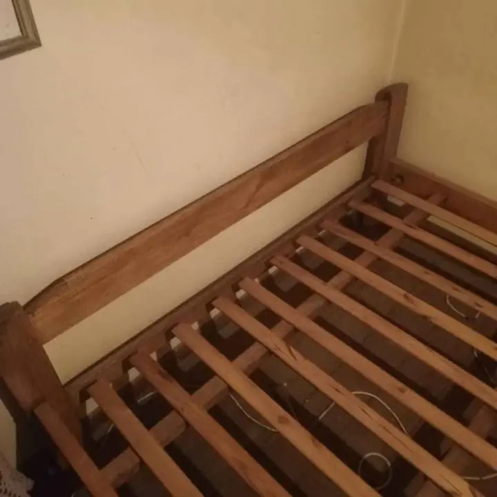 Se vende Cama de dos plazas y media sin colchón .zona CABA San Cristóbal Wasap
