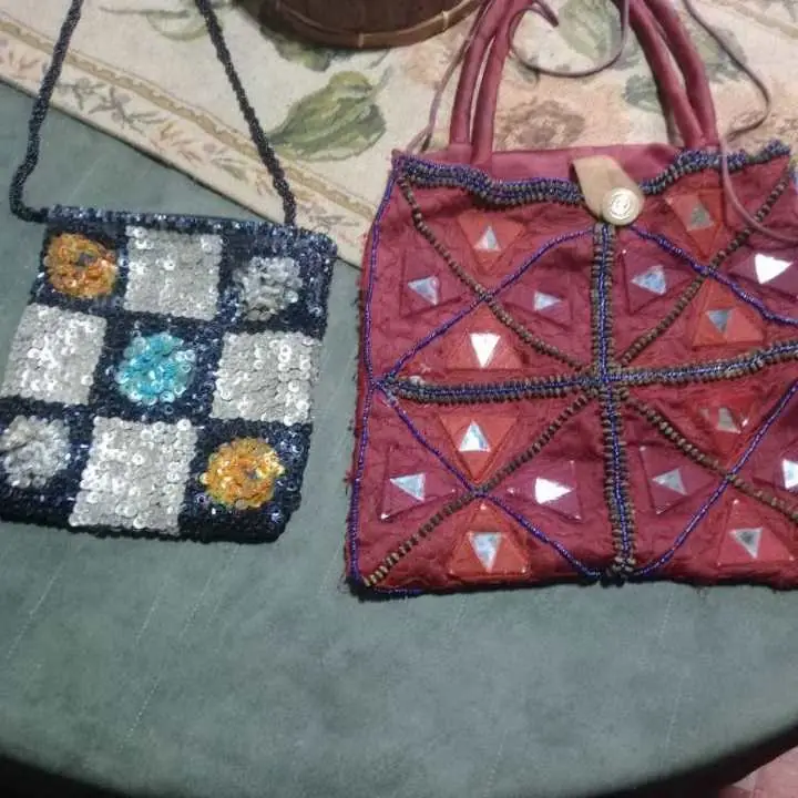 Bandoleras y carteras hindues