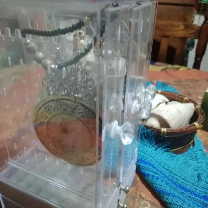 Alhajeros preciosos con joyas de regalo