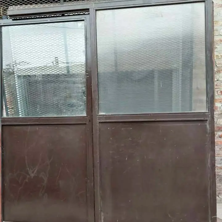 Vendo porton de 2 mts de ancho y 2,05 de alto en perfecto estado
