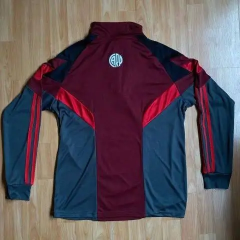 Hola gente estoy vendiendo la campera de river retro nueva del S al XXL 50.000$ es por encargue