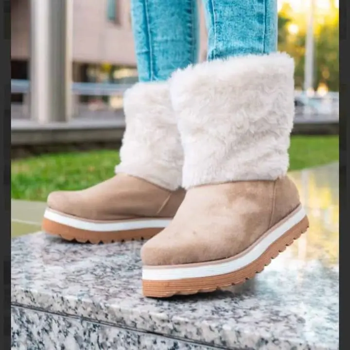 Hola gente estoy vendiendo borcegos , zapatos y muchas cosas más cualquier cosa al privado los prec