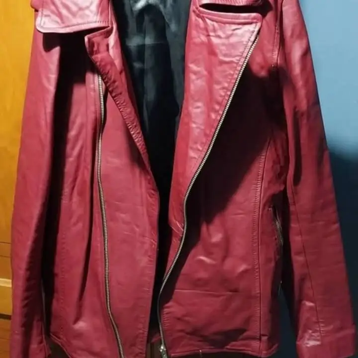 Hola gente bella del grupo , estoy vendiendo una campera de cuero 100% vacuno bordo NUeva Cualqui