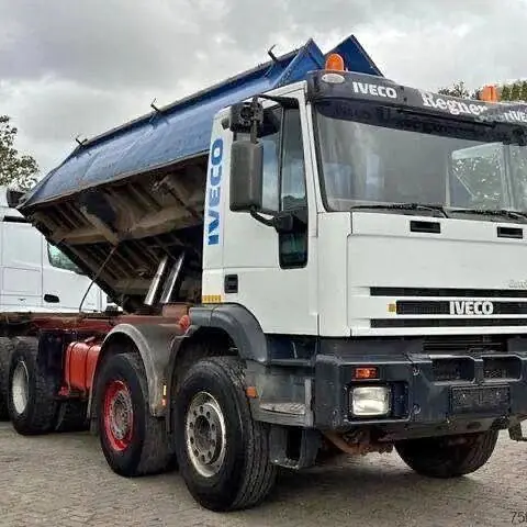 Iveco Eurotrakker 340E37 8x4 año 1998 con volcadora trivuelco