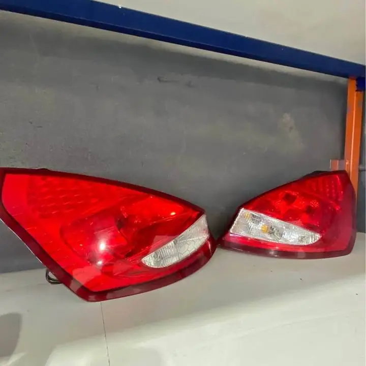 Faros trasero Ford fiesta 2010 al 2013 originales el precio es por unidad