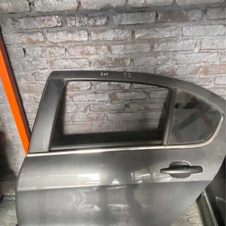 Puerta trasera Peugeot 408 trasera lado conductor