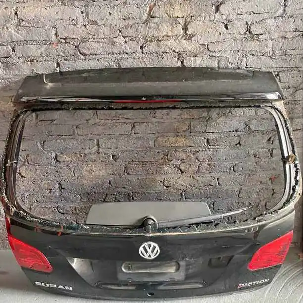 Portón Volwaguen Suran 2011 al 2015 excelente estado