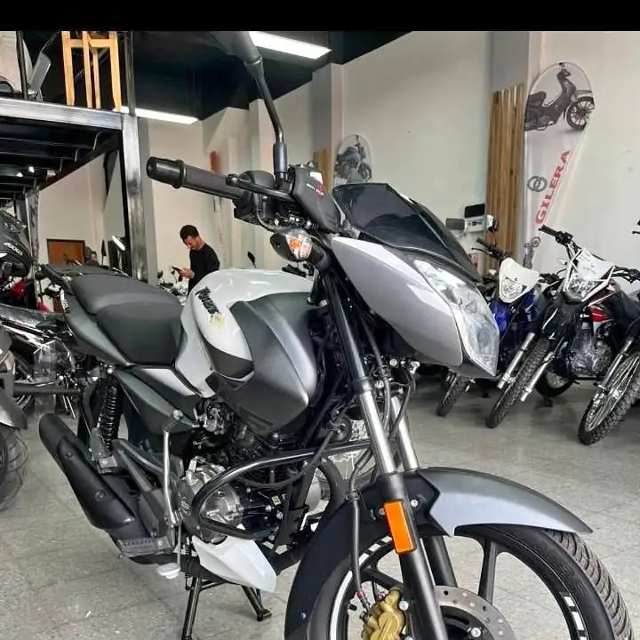 BAJAJ Rouser Blanca 110 100%Financiada