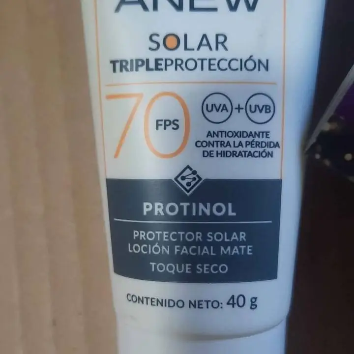 Avon protector solar facial