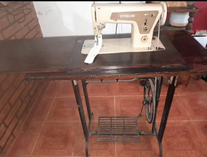 Máquina de coser a pedal