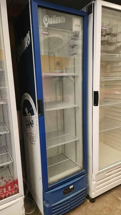 Heladera exhibidora slim