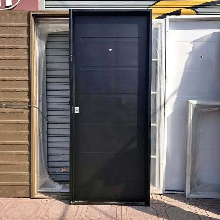 Puerta doble chapa inyectada negra lisa