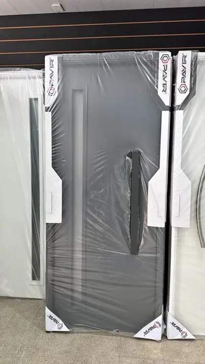 Puerta doble chapa inyectada barral y visor línea premium