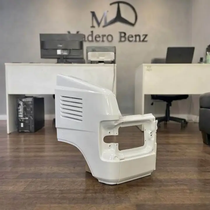 Lateral de Faro 710 con rejilla