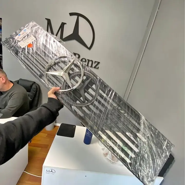 Parrilla 710 Mercedes Benz + Logo Cromado