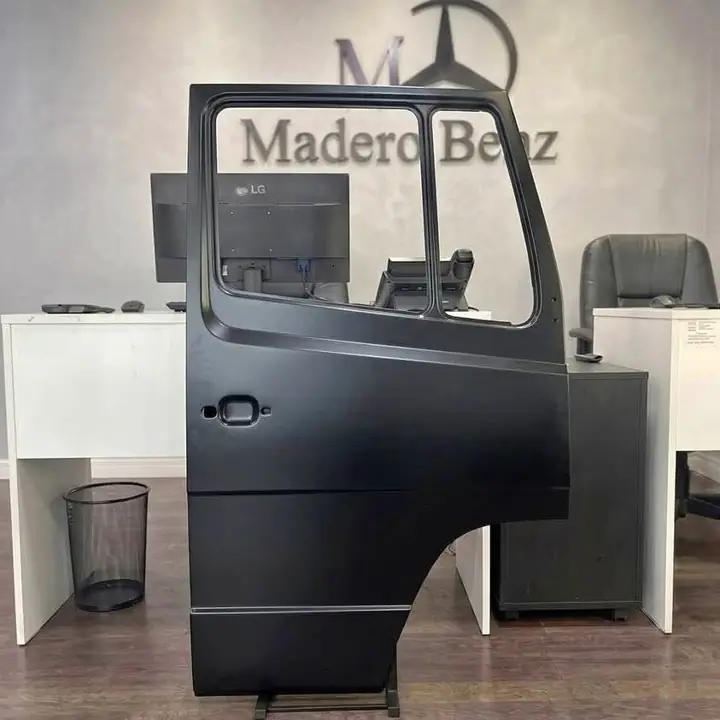 Panel de Puerta Exterior M. Benz 710