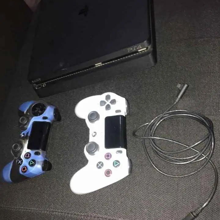 Play 4 Slim