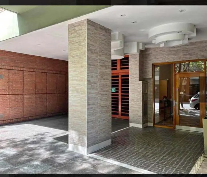 Se vende 2 ambientes con patio en flores norte