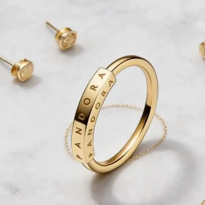 Anillo Pandora talle 16 en caja y bolsa bañado en oro !