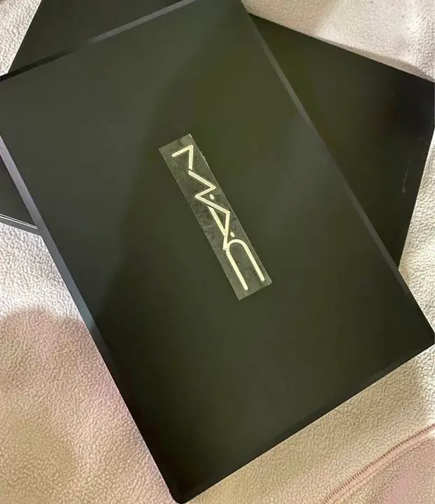 Paleta profesional 60 tonos + lata de brocha de regalo ! Envíos o entregas personales