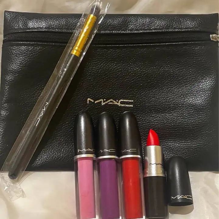 Tres labial mate indeleble + brocha + labial mate barra ! Envíos o entregas personales