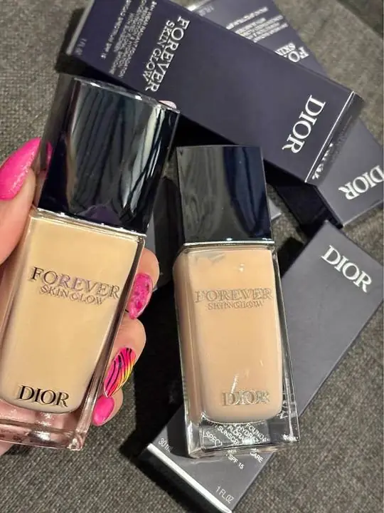 Base mate vidrio Forever glow Dior tono claro o medio