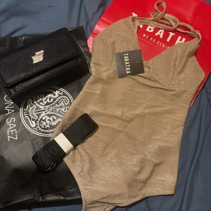 Cartera original bandolera con tira desmontable ona Sáez + body de regalo tabhata
