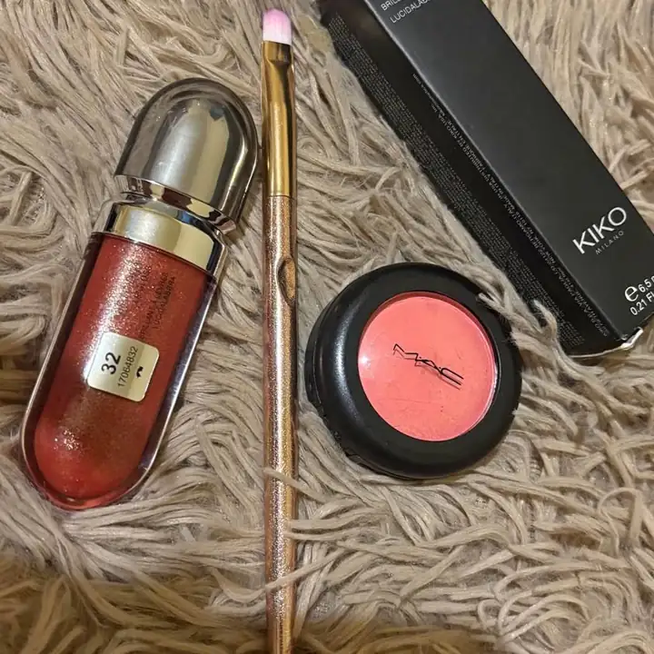 Gloss kiko + rubor Pink Mac y brocha de regalo