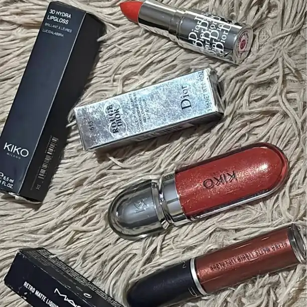 Set de tres labial gloss kiko 32 + Mac foiled +barra mate 12 Dior envíos o entregas personales! Kit