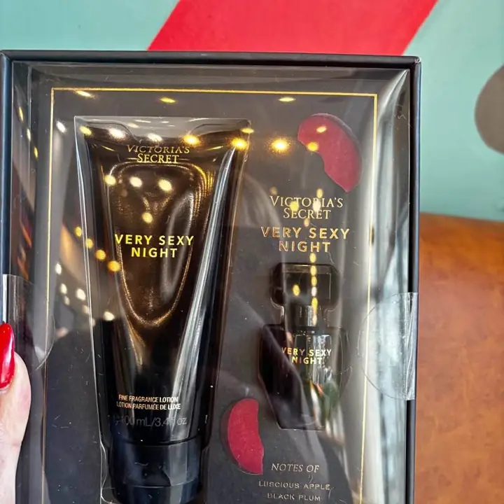 Stracto + crema de victorias Secret very sexy night