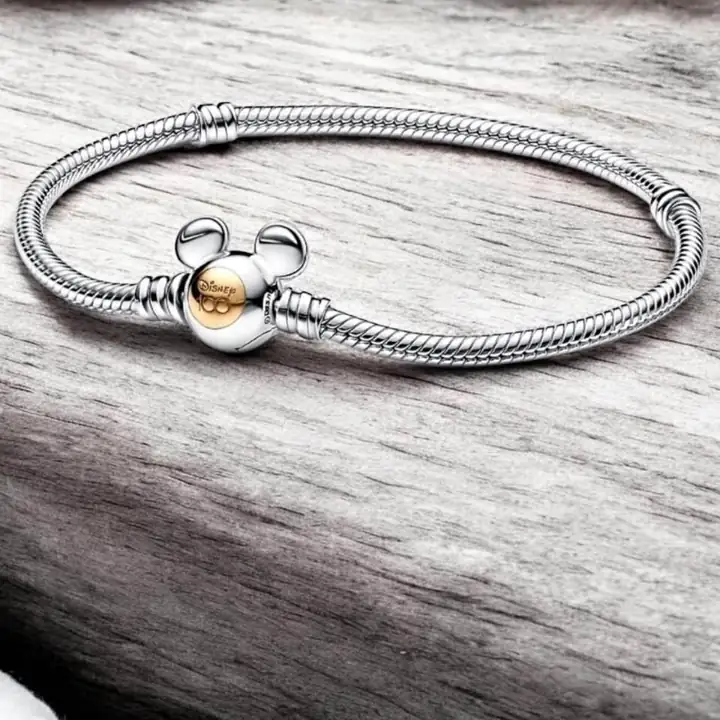 Pulsera Mickey 100 año Disney+ charm Minnie sin uso a estrenar en su estuche ideal para regalar