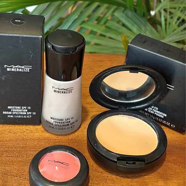 Base mate vidrio + polvo compacto fix foundation + rubor !