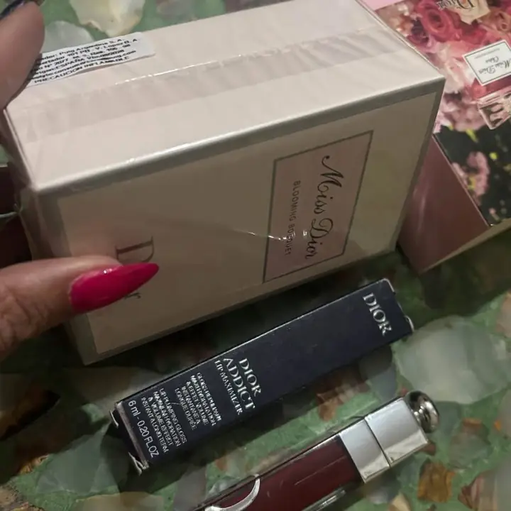 Perfume 100 ml miss Dior + gloss de regalo !