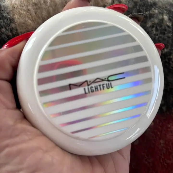 Base compacta dúo lightfull con espejo y aplicador dúo clara media