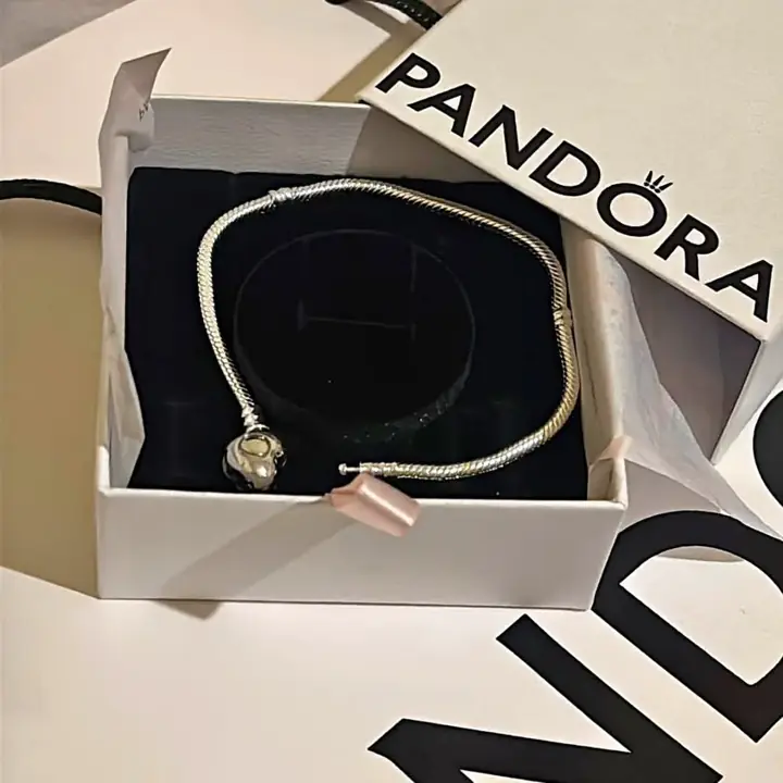 Pulsera tamaño 18 sin uso a estrenar ideal para regalar viene tal cual la foto!