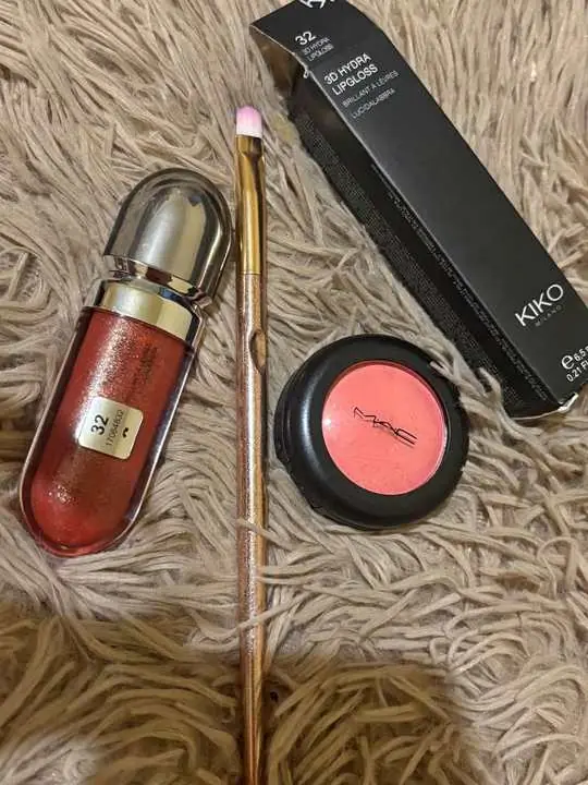 Gloss kiko original + rubor Pink Mac +brocha de regalo !