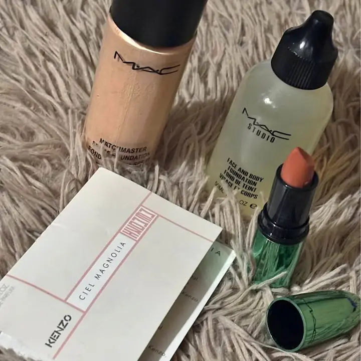Base mate vidrio labial mate barra y serum anti age + perfume de regalo muestra