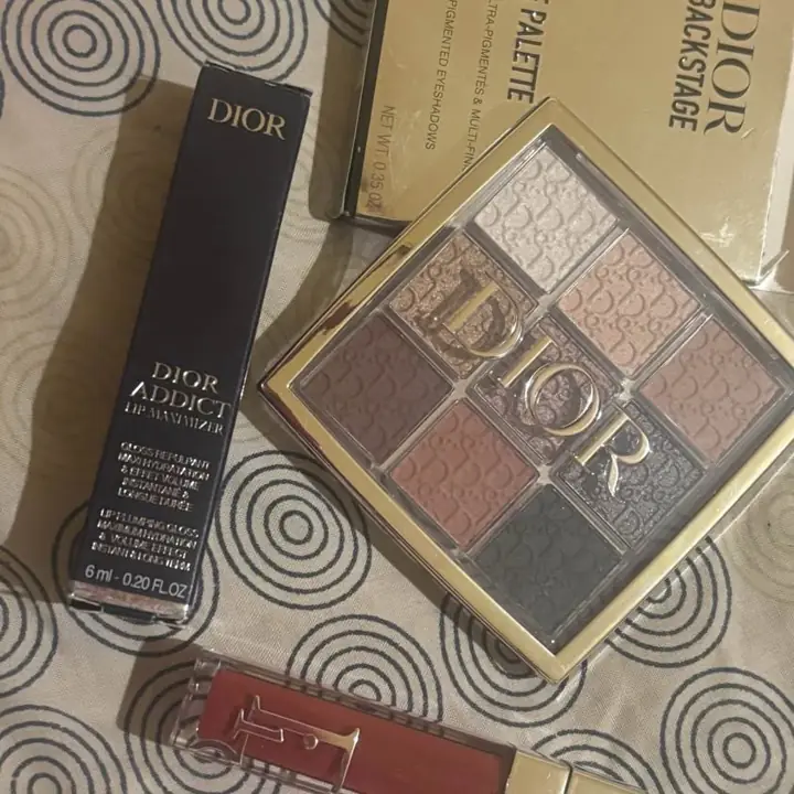 Paleta de sombra + gloss addict 037 ! Envíos o entregas personales