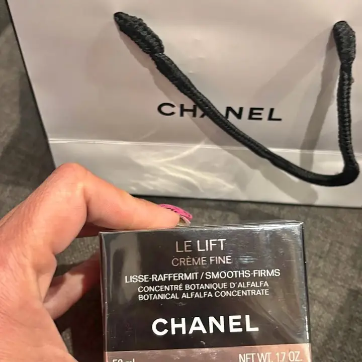 Crema facial Chanel Le Lift lifting alisadora reafirmante 50 ml + Serun fluide le Lift 50 ml
