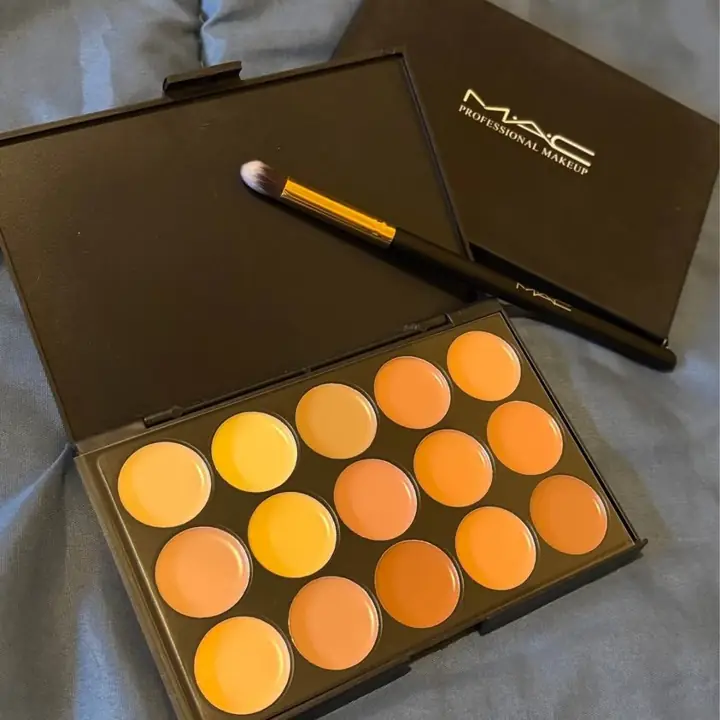 Paleta profesional de contorno y corrector brocha de regalo