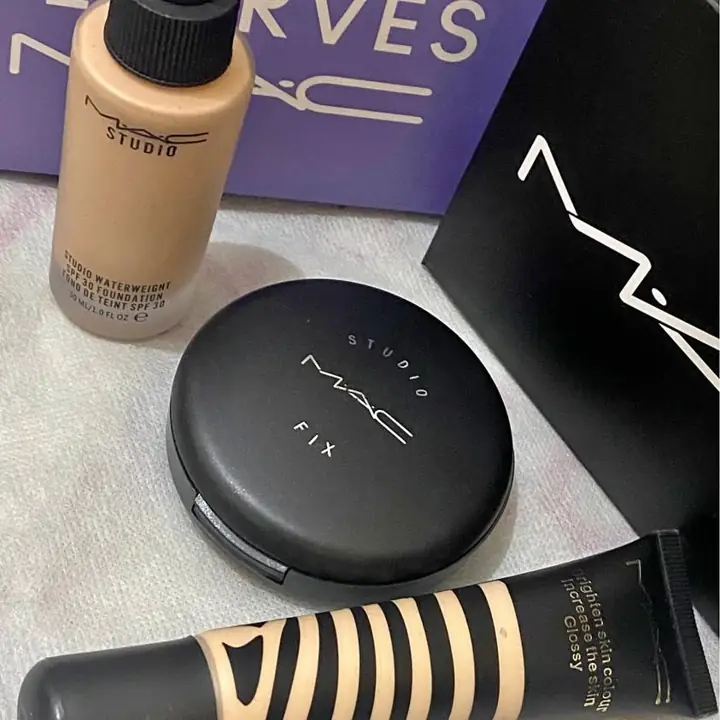 Polvo compacto fix foundation + corrector con iluminación y base mate vidrio water write