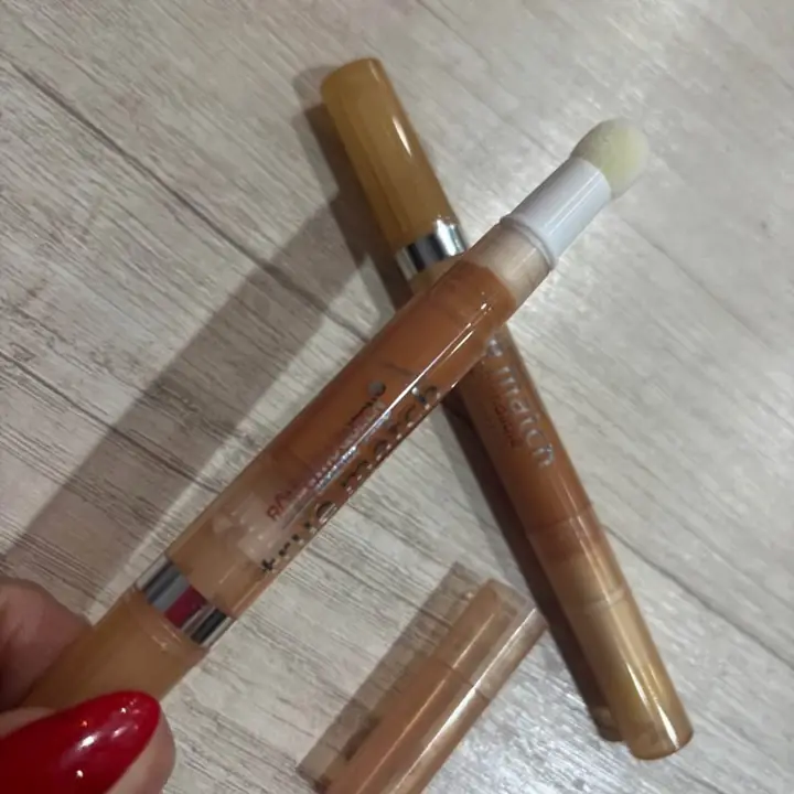 Corrector súper cubririvo retráctil elimina impurezas y baja bolsas de los ojos !