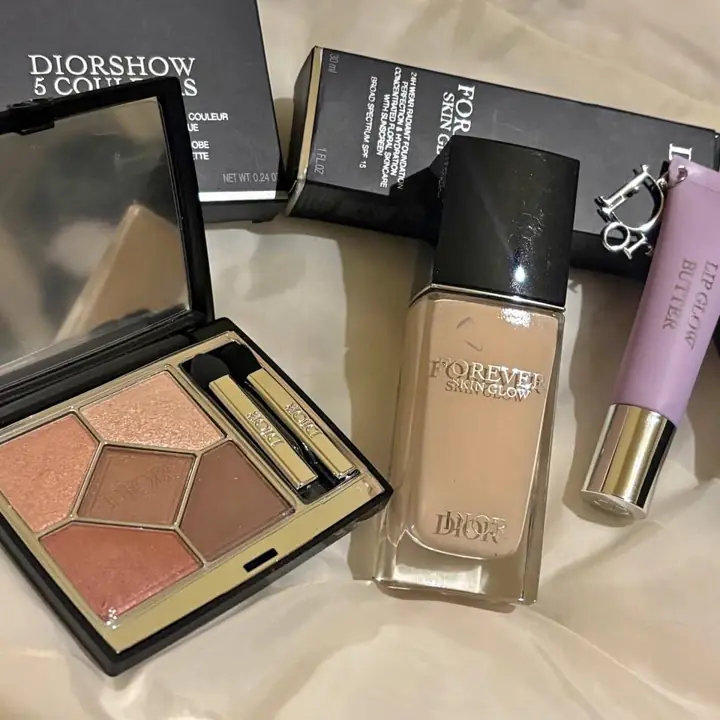 Paleta de sombras+ base forever glow tono claro o medio +labial mate barra!