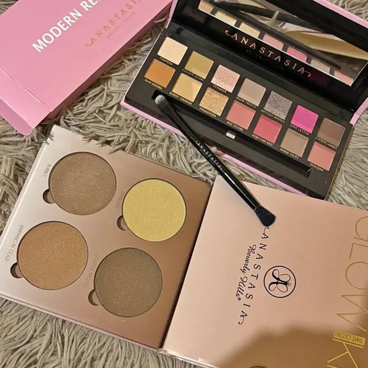 Set completo de maquillaje Anastacia envíos o entregas personales